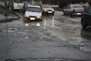 От Волынской области до Донецкой - все дороги сплошные руины