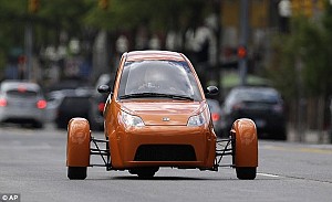 Компактный и экономичный трехколесный автомобиль выпустят в следующем году Компактный и экономичный трехколесный автомобиль выпустят в следующем году