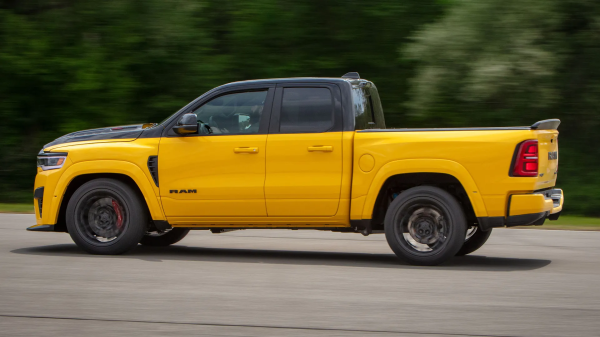 777-������� �������� Ram Rumble Bee SRT Hellcat Street ����� ���� ����� 100 ����� ��������