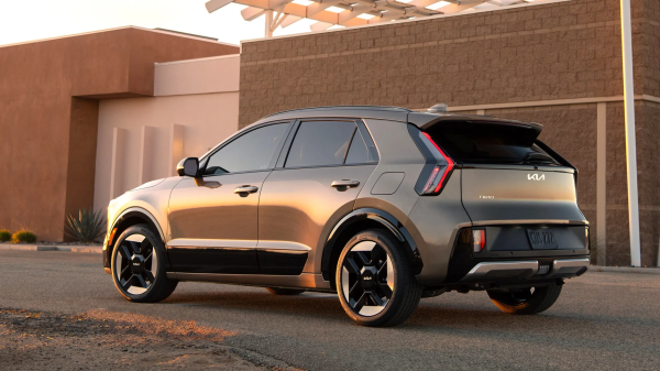 ���� Kia Niro ������ ����� �� 30 000 ��������: TDS