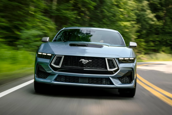 Ford Mustang ���������� � ��������� �������������� �����