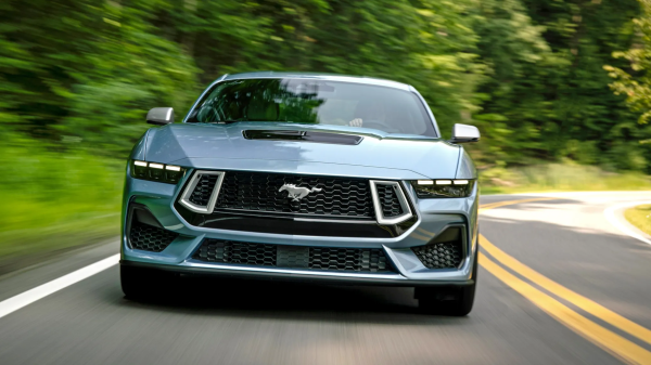Ford ��������� ������� ����� Mustang �� 40 ����� �������� � ����������� �� 25 ����� ��������: TDS