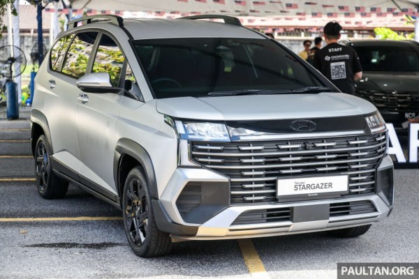 Hyundai Stargazer X ����������� � �������� � ������������ B-MPV � ������������ ���������; CBU ���������, ��������������� ��������� 120 ����� ���������