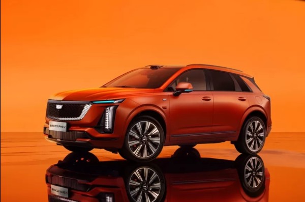 ��������� Cadillac XT5 ���������� � ������-������
