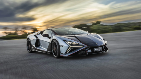 Lamborghini Revuelto SV ���������� � 1050 �.�. � ����������� ������� �����������