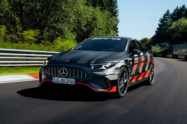Mercedes-Benz ������� ������������� ����� AMG CLA 45 4Matic �� �����������