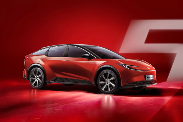 ��������� ������������� ��������� Toyota bZ5 � ���� ��� �� ����� �����