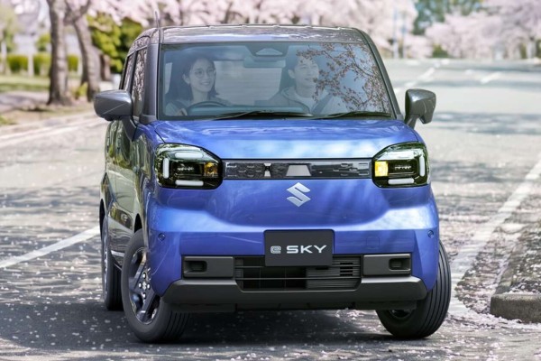 Suzuki eSky � ����� ���-�������������, ������� ������ ����������� Honda N-One e:, BYD Racco; ����� ���� 310 ��, ����� ���������������� � �������������� � ������.