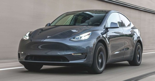 Tesla ������� 20 349 ����������� � ��� ��-�� ��������� ����� ��� �������� ����� � ��������� ������ 3 � Y