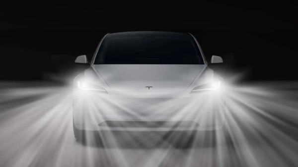 Tesla отзывает десятки тысяч Model 3 и Model Y из-за слишком ярких фар.