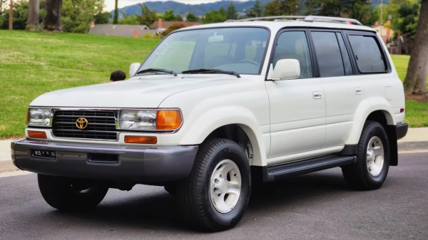 Toyota Land Cruiser 80-� ����� ����� ������� �� ������� ������ �� ������ ����������� � ��������
