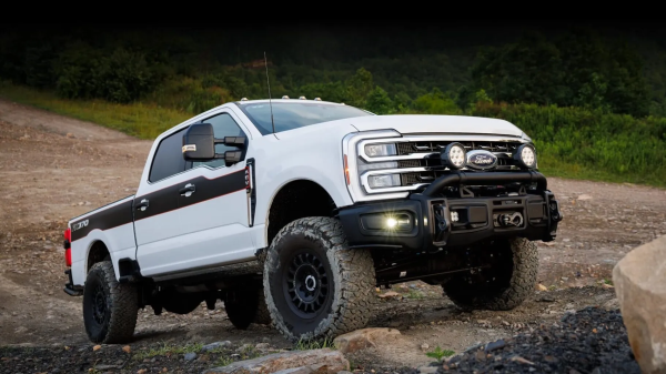 � ����� ��������� AEV ���� ���, ����� ���������� Ford Super Duty � ���������������� �� 20 ����� ��������