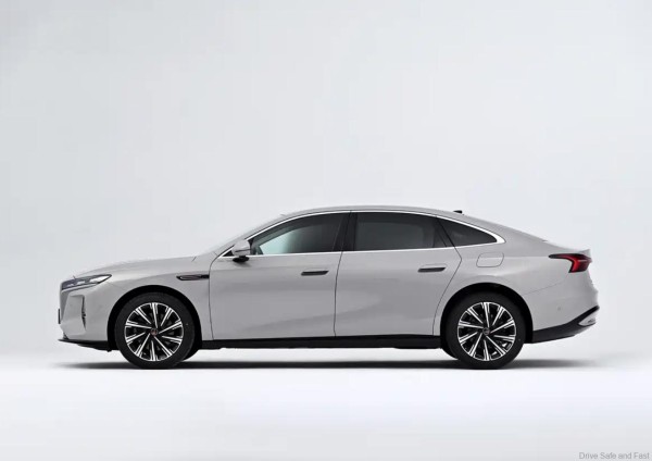2916 �� ��� ����������: ������ Hongqi H7 ��������� ������� ������