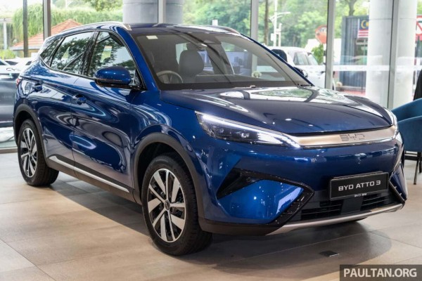 BYD Atto 3 Premium 2026 ���� � ����� Gemilang Blue � �������� � ����� ����, ����������� �����, ������ 510 �� �� WLTP, 125 ����� ���������