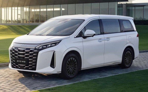 BYD M9 ����������� ��� ��������� � ������� Sub-Denza D9 PHEV, 145 �� WLTP EV, ����� 850 ��; �������� ����?