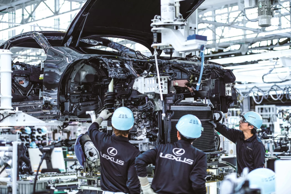 ��� ��������������: Lexus ������� ������ � ����� ������ ������ � �����