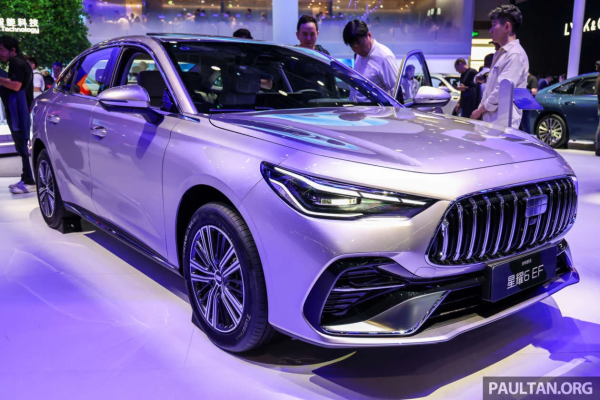 Geely Emgrand L EM-i � ���������, 1 ��������� 2027 �. � 80 �� WLTP EV, ����� 1000 ��; � �������� ��� Proton eMas 8 PHEV?