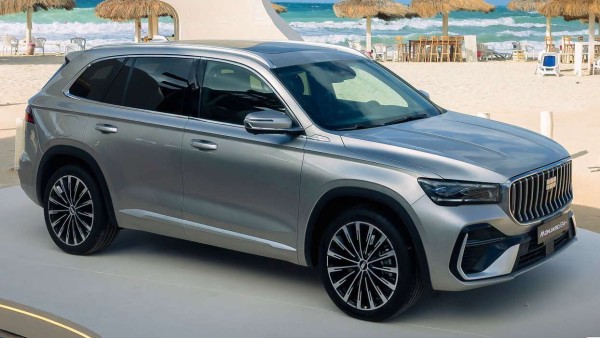 Geely Monjaro EM-i � ������ � 1,5T PHEV � �������������� ������ ��������, �������� �� 340 �.�., 667 ��, ������ �� 100 ��/� �� 5,8 �������.