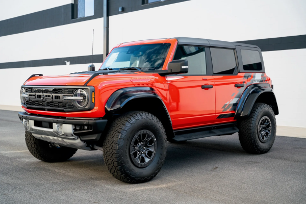 ���-�� ������ ��� ����� ������ � ���� Ford Bronco Raptor �� �����