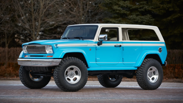������ ���� Jeep � V8 Wagoneer ���������� �� ����