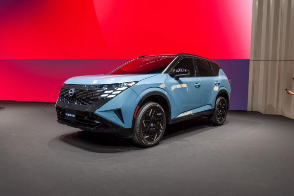 Nissan Rogue Hybrid 2027 ���� ����� �������� ��� ������������� � �������� ������� � 40 ���� �� ������ �� 37 065 ��������.