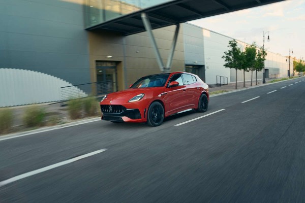 ����������� ������ Maserati Grecale MY27: Modena V6 �������� ��� ���������� � �������