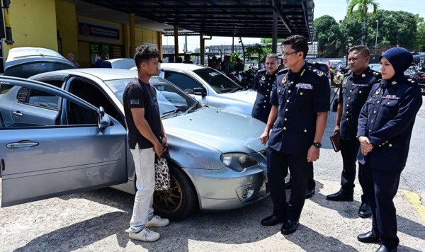 ������ JPJ ������ 1447 �������, ���������� 197 �����������, �������� ��������� ���������� � ��� ������, �������� �����, ���������