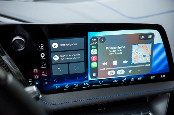 ������� GM � ��������� CarPlay ��� ������� ����������� � ���������