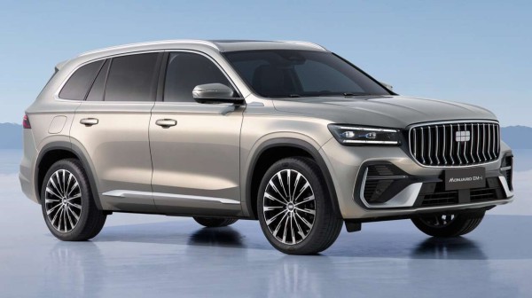 ����������� Geely Monjaro EM-i � ����������� PHEV D-�������� �� ���� ������� ������ ICE, �� � ���������� GEA Evo