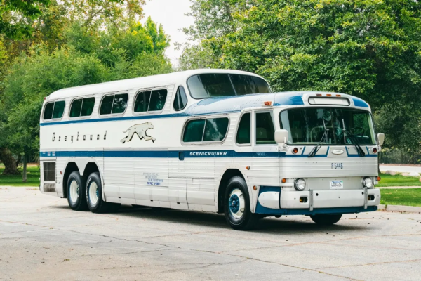 ������ �������: ��������� �� ������� ����������� ������� Greyhound Scenicruiser 1954 ���� ������� � ����������� � ���, ��� ����