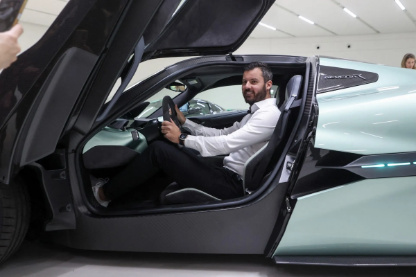 ���� Bugatti ��������� � ����������� ������������� �������: ���������� �� ������� � ��������������� �� �������, � �� �� �����