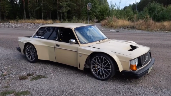 ���� Volvo 240 1975 ���� ������� ������������ ����� �������������� ��������� Lambo V10 � ������� �������������. � ��� ��� ��� ������ ������