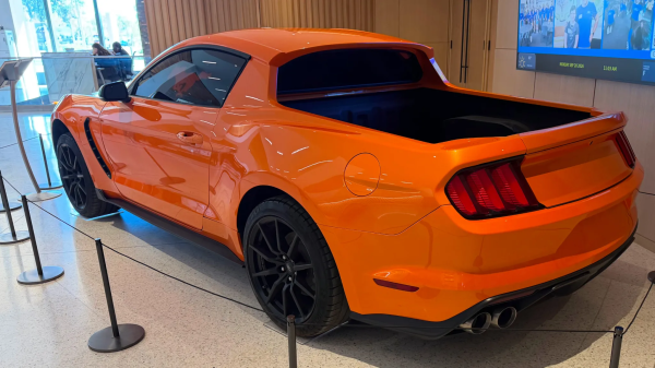 Ford �������� Mustang � �������. ���� � ���� ��������� ���� �������?