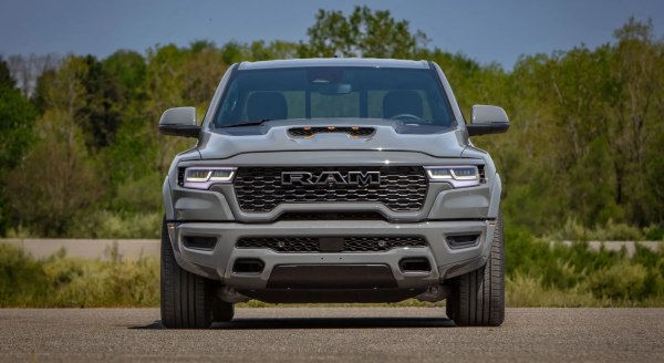 �������� V8 Muscle Truck Isn 't Dead-Ram 5.7 Hemi Rumble Bee ��������� �� ����� 2027 ���� �� 24 ����: TDS