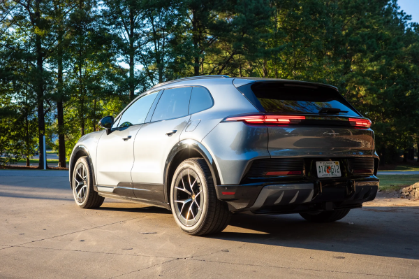 ������ ��������� �������� ���� Porsche Cayenne Electric? ����� ����, ������ ��� ���