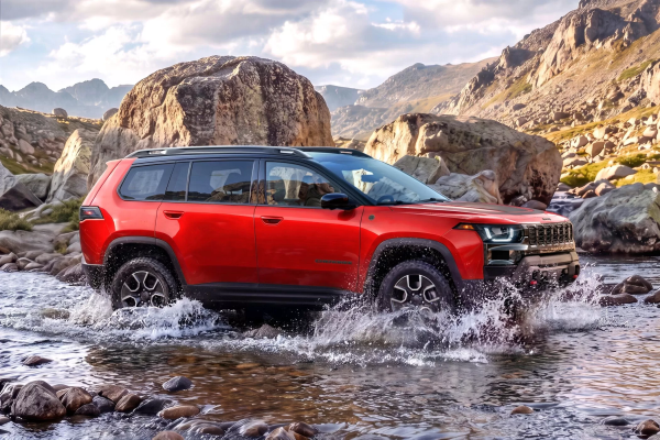 �� $44 625: ��������� Jeep Cherokee ������� ����������� ������ Trailhawk