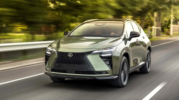 ������-������ Lexus NX 450h+ ������� ������� ������� � ����� �������