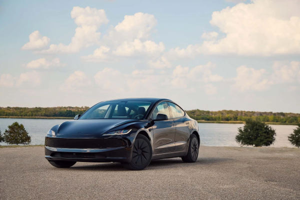 Tesla ������ ��� ���������� ������������� FSD � 