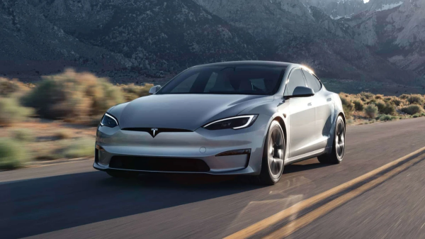 Tesla ������������� ������������� � �������������