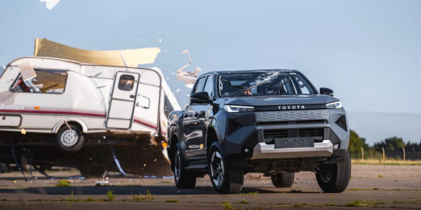 ����� ���: Toyota �������� �� ������������� ����� Hilux ����� ����� 800 ��.